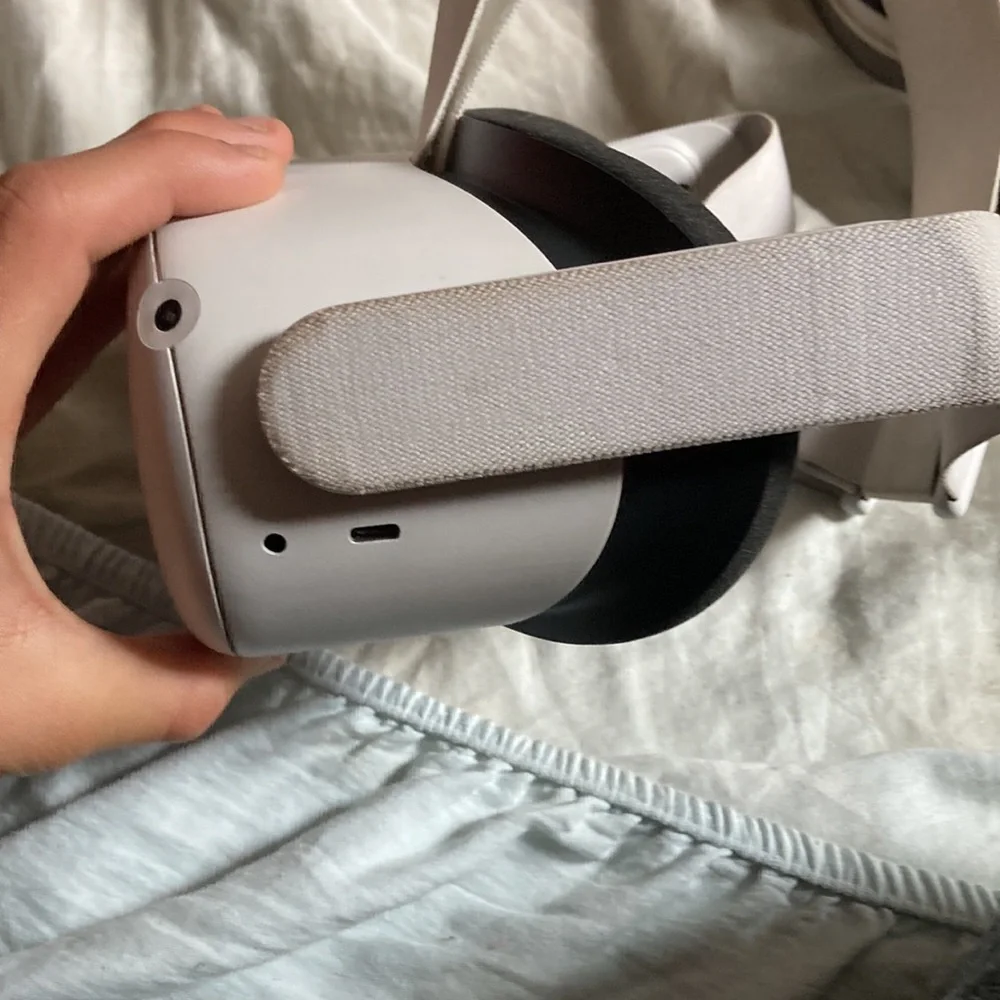 Oculus quest 2 used like 6 times works 100% no problems what so ever